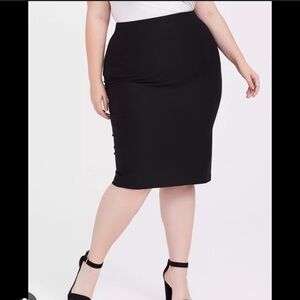 Torrid Mini Studio Luxe Ponte Relaxed Fit Pencil Skirt Plus Size Black 0X or L